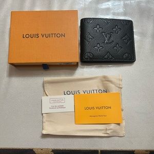 Luis Vuitton Men Black wallet